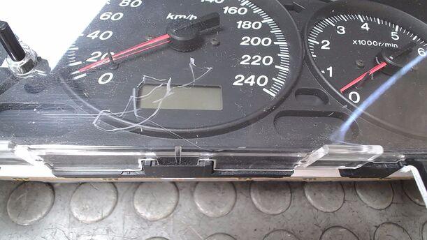 Foto: TACHOEINHEIT eines Mazda 626 2.0 Style