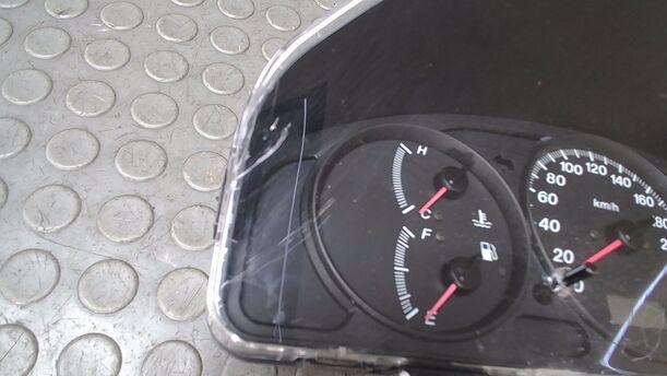Foto: TACHOEINHEIT eines Mazda 626 2.0 Style