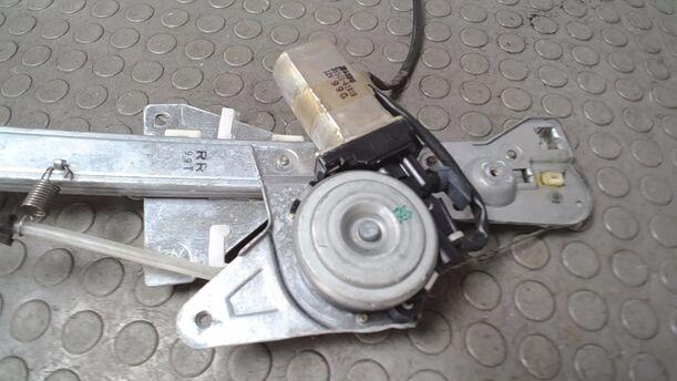 Foto: FENSTERHEBER HINTEN RECHTS eines Mazda 626 2.0 Style