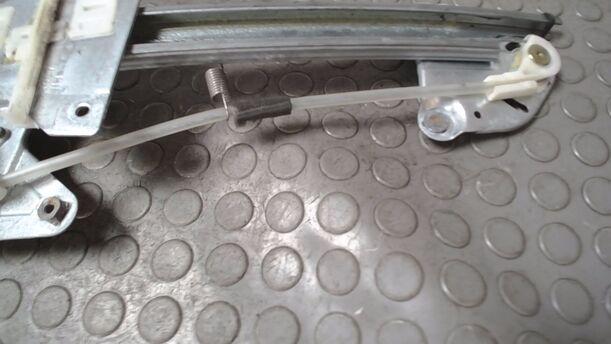 Foto: FENSTERHEBER HINTEN RECHTS eines Mazda 626 2.0 Style