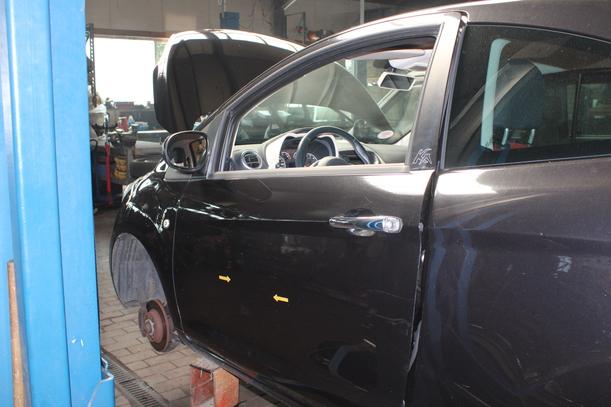 Foto: TÜR VORN LINKS eines Ford Ka 1.2 Style