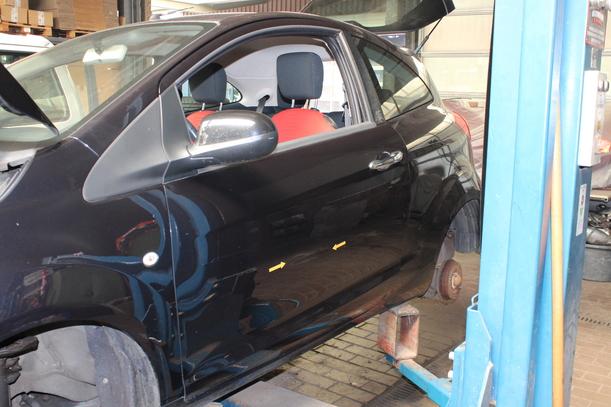 Foto: TÜR VORN LINKS eines Ford Ka 1.2 Style