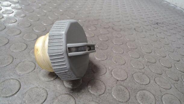 Foto: TANKVERSCHLUSS eines Mazda 626 2.0 Style