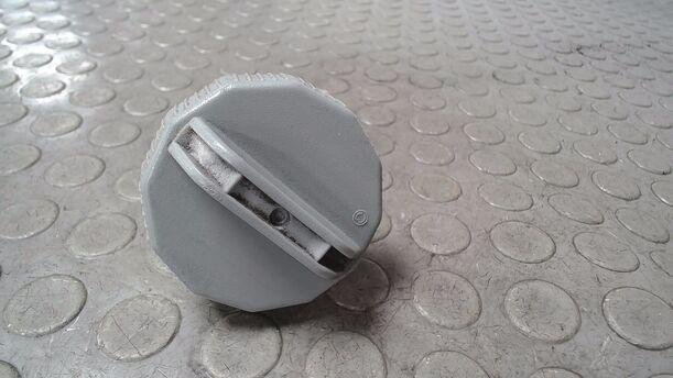 Foto: TANKVERSCHLUSS eines Mazda 626 2.0 Style
