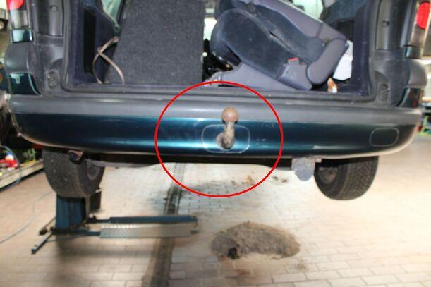 Foto: STOSSFÄNGER / STOSSSTANGE HINTEN eines Renault Espace 2.0 Style
