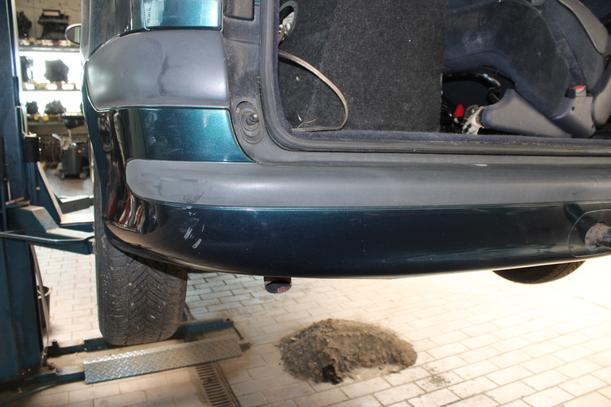 Foto: STOSSFÄNGER / STOSSSTANGE HINTEN eines Renault Espace 2.0 Style