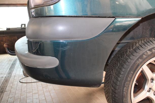 Foto: STOSSFÄNGER / STOSSSTANGE HINTEN eines Renault Espace 2.0 Style