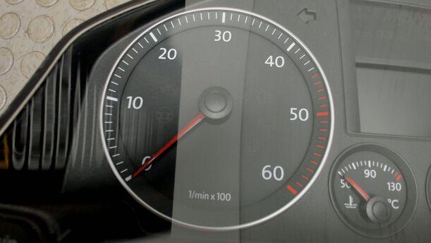 Foto: TACHOEINHEIT / KOMBIINSTRUMENT eines VW Golf 1.9 TDI Style