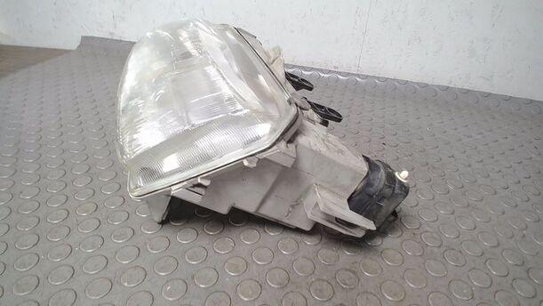 Foto: SCHEINWERFER LINKS eines Renault Espace 2.0 Style