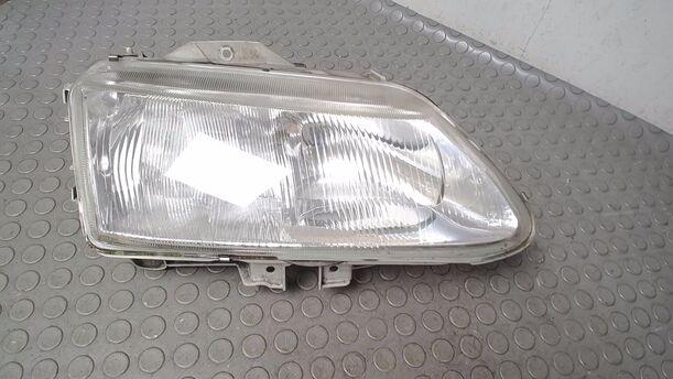 Foto: SCHEINWERFER RECHTS eines Renault Espace 2.0 Style