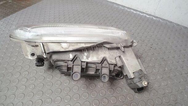 Foto: SCHEINWERFER RECHTS eines Renault Espace 2.0 Style