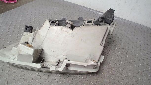Foto: SCHEINWERFER RECHTS eines Renault Espace 2.0 Style