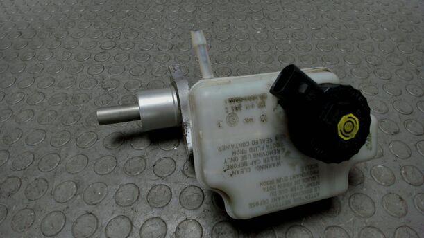 Foto: HAUPTBREMSZYLINDER eines VW Golf 1.9 TDI Style