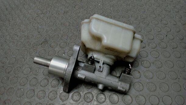 Foto: HAUPTBREMSZYLINDER eines VW Golf 1.9 TDI Style