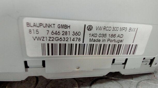 Foto: RADIO ( BLAUPUNKT / RADIOCODE ) eines VW Golf 1.9 TDI Style