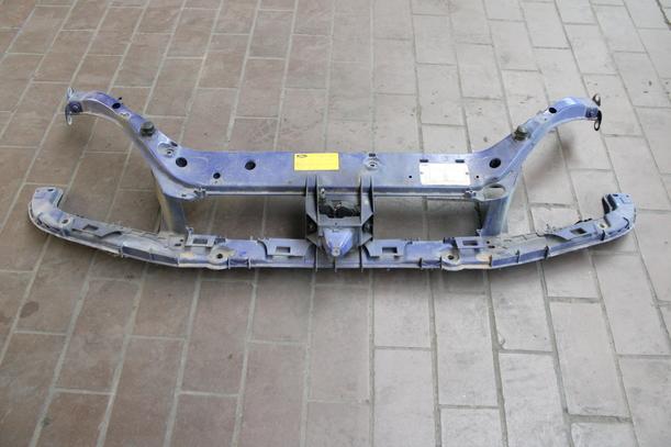 Foto: FRONTBLECH / SCHLOSSTRÄGER eines Ford Focus Turnier Style