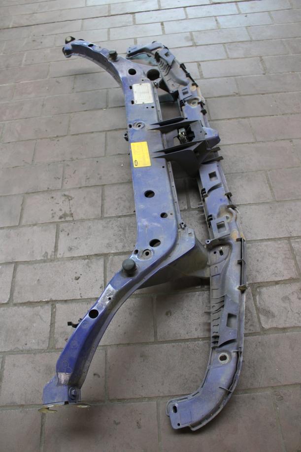 Foto: FRONTBLECH / SCHLOSSTRÄGER eines Ford Focus Turnier Style