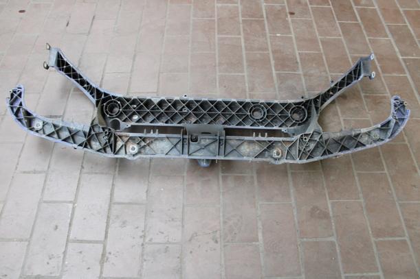 Foto: FRONTBLECH / SCHLOSSTRÄGER eines Ford Focus Turnier Style