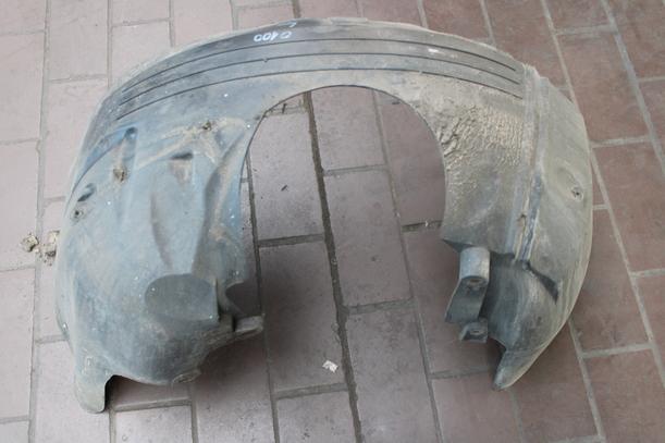 Foto: RADHAUSSCHALE / INNENKOTFLÜGEL LINKS eines Ford Focus Turnier Style