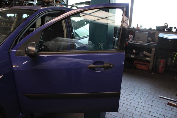 Foto: TÜR VORNE LINKS (4/5-TÜRER) eines Ford Focus Turnier Style