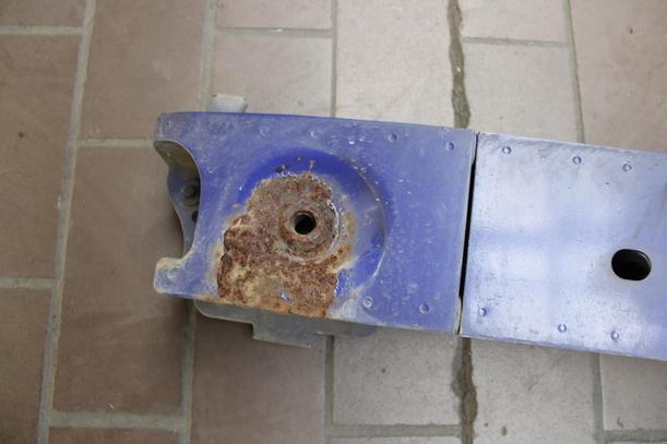 Foto: VERSTÄRKUNG VORNE eines Ford Focus Turnier Style