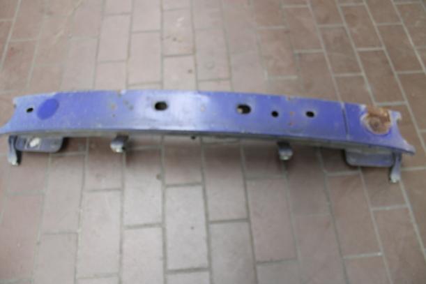 Foto: VERSTÄRKUNG VORNE eines Ford Focus Turnier Style
