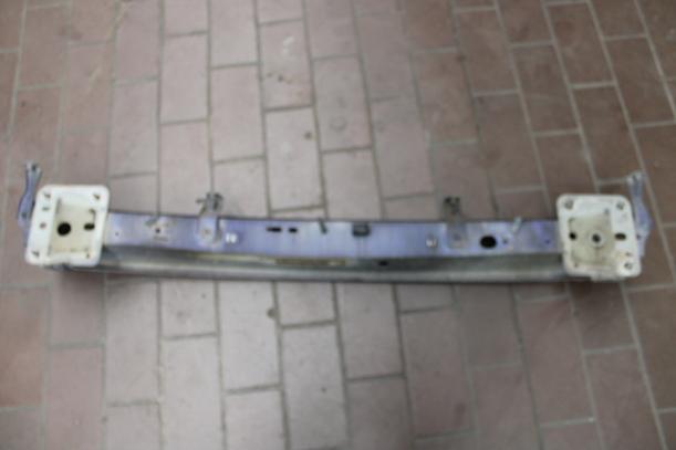 Foto: VERSTÄRKUNG VORNE eines Ford Focus Turnier Style
