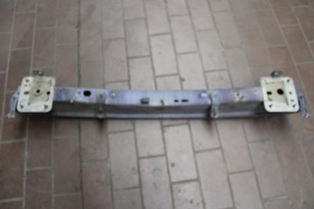 Foto: VERSTÄRKUNG VORNE eines Ford Focus Turnier Style