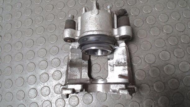 Foto: BREMSSATTEL VORNE RECHTS NEUWERIG) eines Ford Focus Turnier Style
