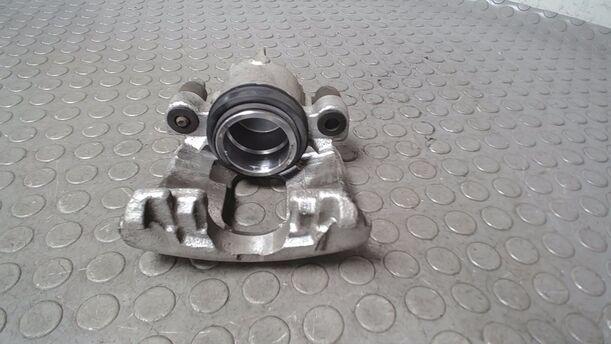 Foto: BREMSSATTEL VORNE RECHTS NEUWERIG) eines Ford Focus Turnier Style