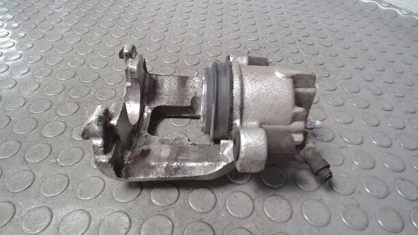 Foto: BREMSSATTEL VORNE RECHTS NEUWERIG) eines Ford Focus Turnier Style