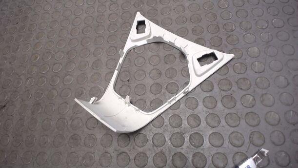 Foto: VERKLEIDUNG MITTELKONSOLE eines Ford Ka 1.2 Style