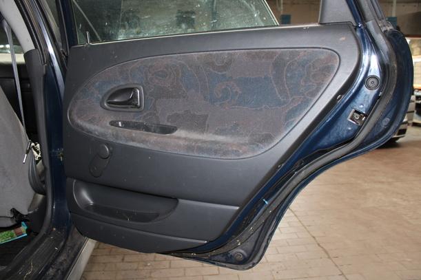 Foto: TÜR HINTEN RECHTS eines Volvo V40 1.8 Style