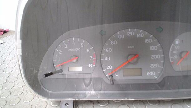 Foto: TACHOEINHEIT eines Volvo V40 1.8 Style