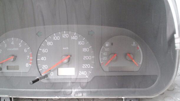 Foto: TACHOEINHEIT eines Volvo V40 1.8 Style