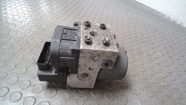 Foto: HAUPTBREMSAGGREGAT ABS eines Volvo V40 1.8 Style