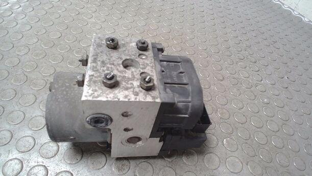 Foto: HAUPTBREMSAGGREGAT ABS eines Volvo V40 1.8 Style