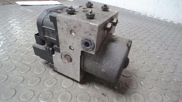 Foto: HAUPTBREMSAGGREGAT ABS eines Volvo V40 1.8 Style