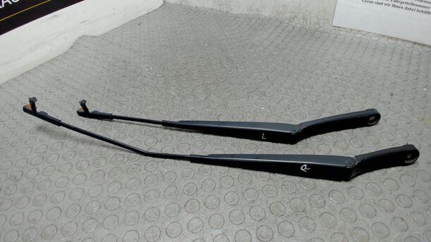 Foto: SCHEIBENWISCHERARME VORN eines VW Golf 1.9 TDI Style