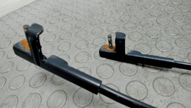 Foto: SCHEIBENWISCHERARME VORN eines VW Golf 1.9 TDI Style