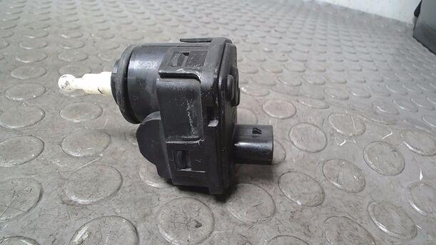 Foto: LEUCHTWEITENVERSTELLUNG LINKS eines Volvo V40 1.8 Style