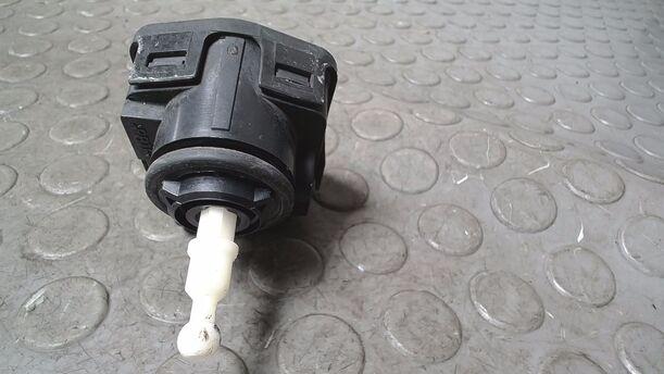 Foto: LEUCHTWEITENVERSTELLUNG LINKS eines Volvo V40 1.8 Style