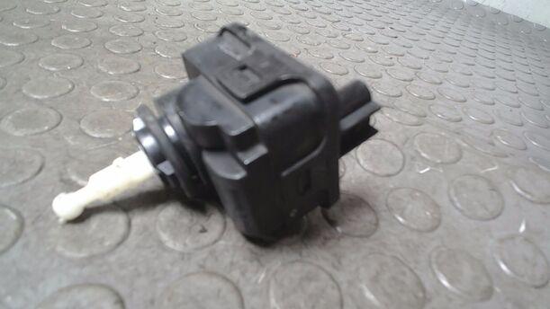 Foto: LEUCHTWEITENVERSTELLUNG LINKS eines Volvo V40 1.8 Style