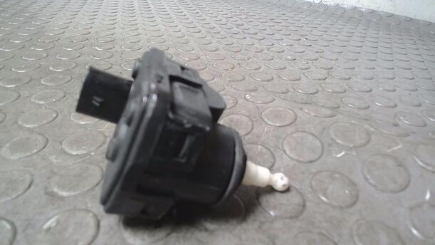 Foto: LEUCHTWEITENVERSTELLUNG LINKS eines Volvo V40 1.8 Style