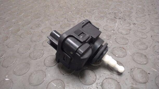 Foto: MOTOR LEUCHTWEITENVERSTELLUNG RECHTS eines Volvo V40 1.8 Style