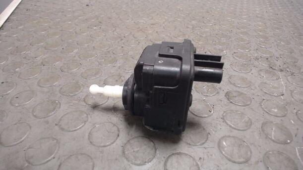 Foto: MOTOR LEUCHTWEITENVERSTELLUNG RECHTS eines Volvo V40 1.8 Style