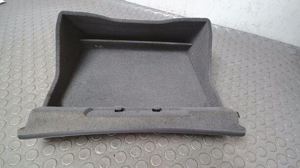 Foto: HANDSCHUHFACH eines Volvo V40 1.8 Style