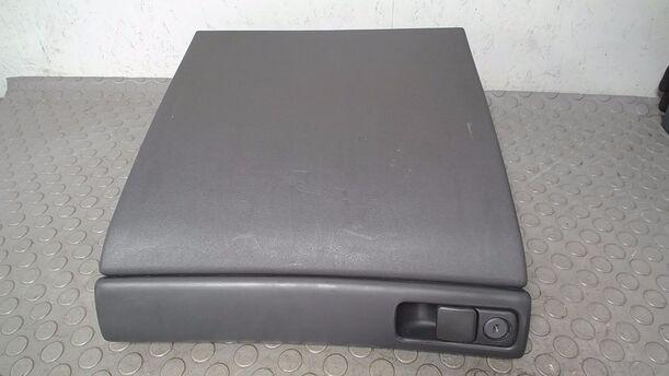 Foto: HANDSCHUHFACH eines Volvo V40 1.8 Style