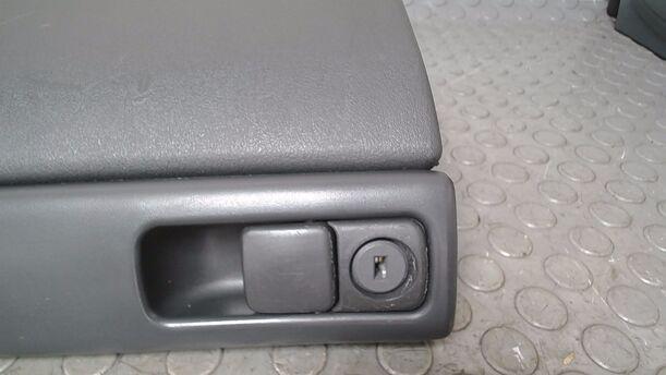 Foto: HANDSCHUHFACH eines Volvo V40 1.8 Style