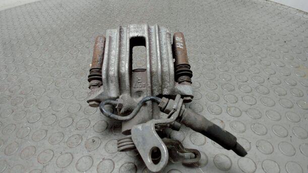 Foto: BREMSSATTEL VORN RECHTS eines VW Golf 1.9 TDI Style